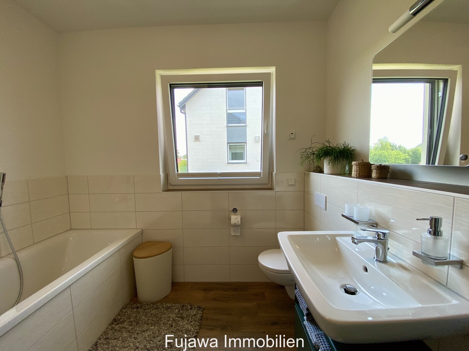 Traumhaftes Einfamilienhaus nahe der Müritz: Ruhige Lage, Energieklasse A, Neuwertig