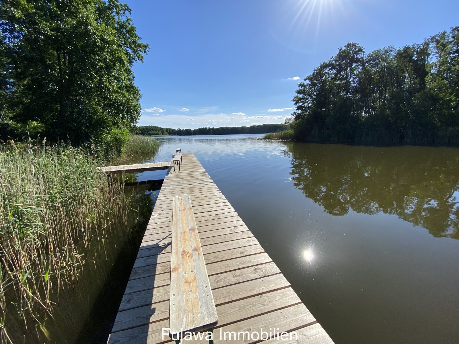 Ferienhaus (Nr. 29) auf großem Grundstück in erster Reihe im Ferienpark Mirow mit Seeblick