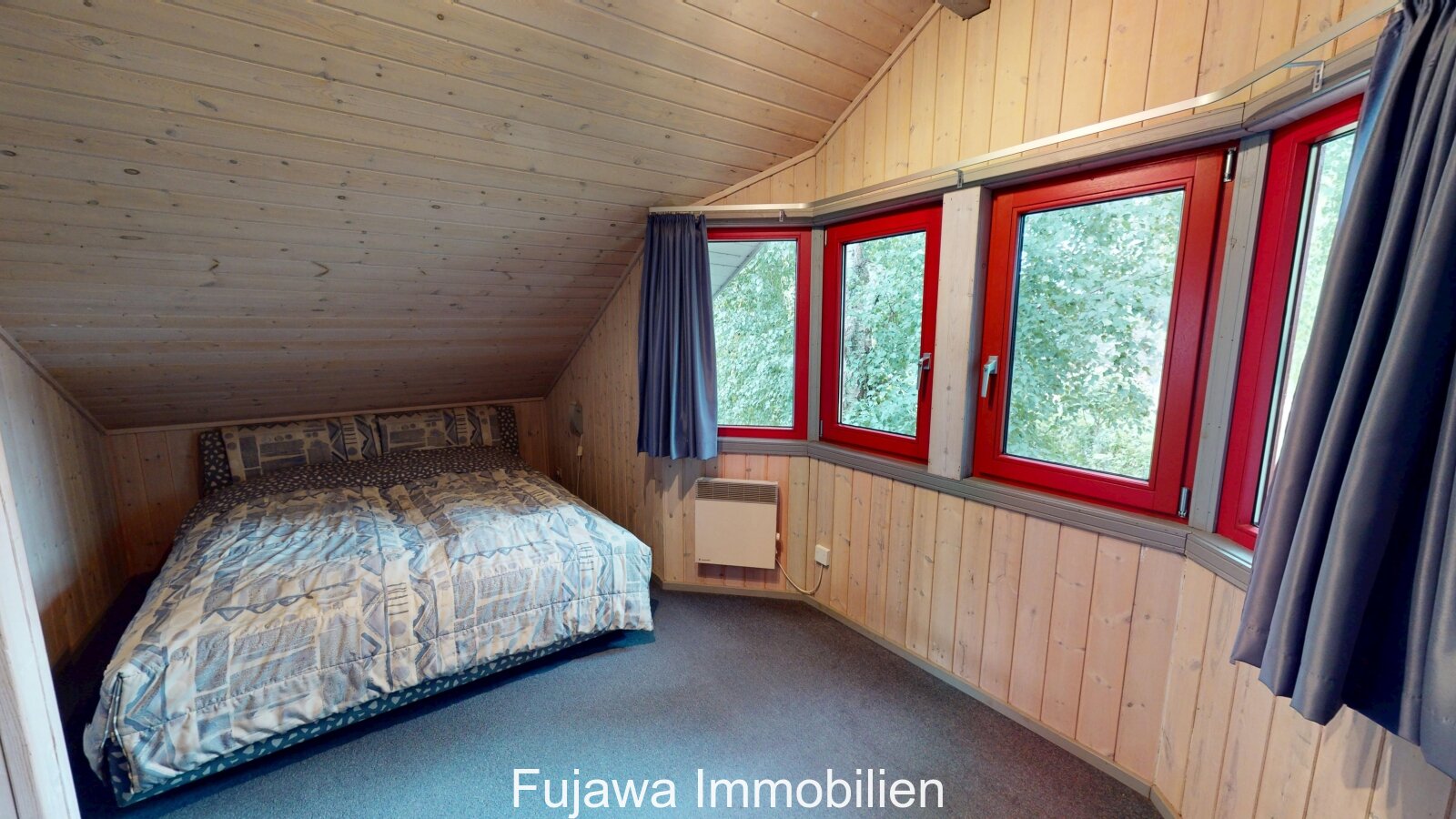 Ferienhaus (Nr. 29) auf großem Grundstück in erster Reihe im Ferienpark Mirow mit Seeblick
