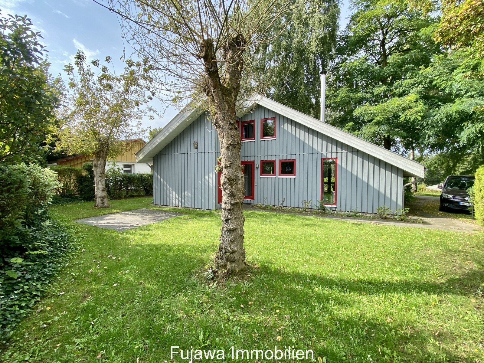 Ferienhaus (Nr. 29) auf großem Grundstück in erster Reihe im Ferienpark Mirow mit Seeblick