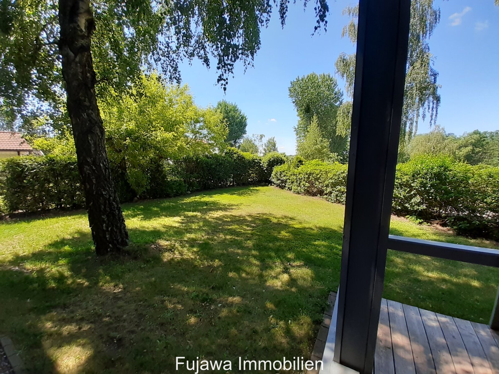 Ferienhaus (Nr. 29) auf großem Grundstück in erster Reihe im Ferienpark Mirow mit Seeblick