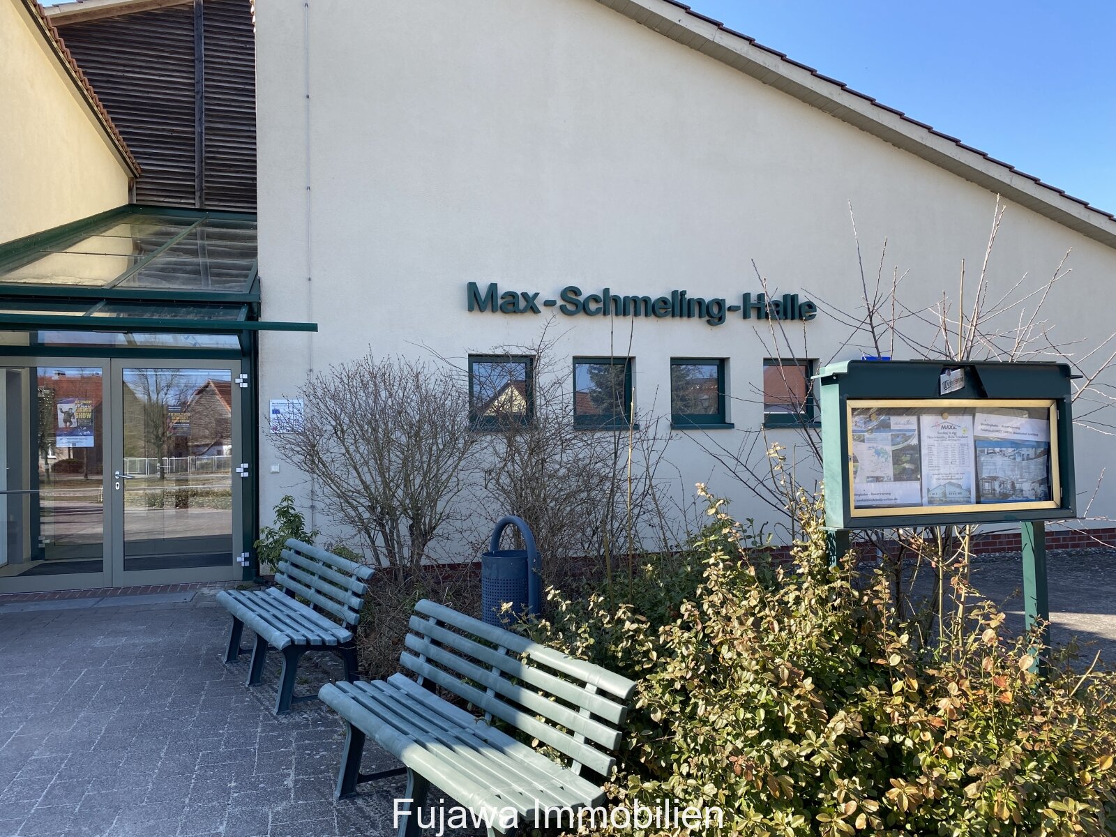 sanierungsbedürftiges Haus mit Garage und Nebengebäude günstig zu verkaufen