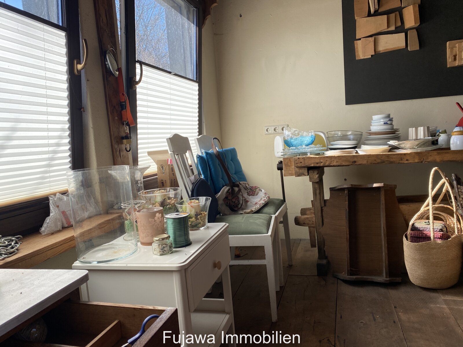 sanierungsbedürftiges Haus mit Garage und Nebengebäude günstig zu verkaufen