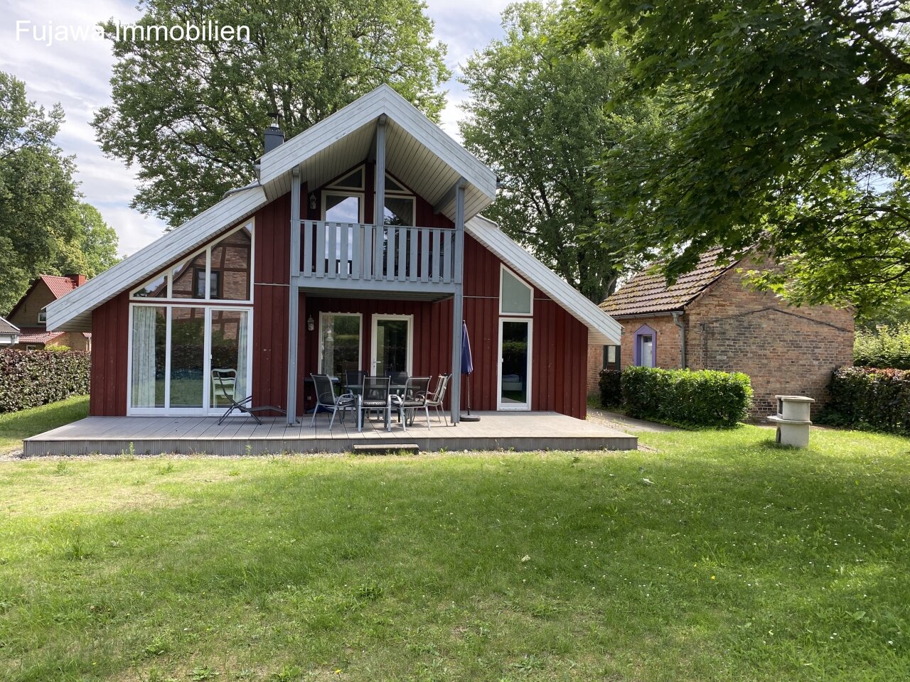 Freistehendes Haus in Mirow: Winterfest, in Seenähe, Garage, sofort frei!