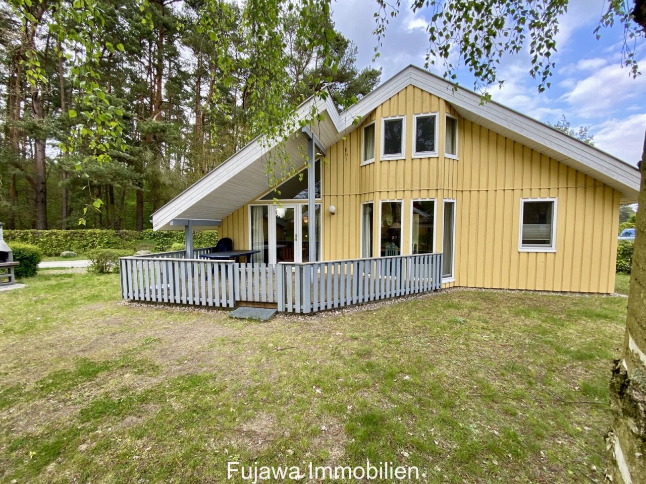 Haus und Garten (Weitwinkel) Haus und Garten (Weitwinkel)