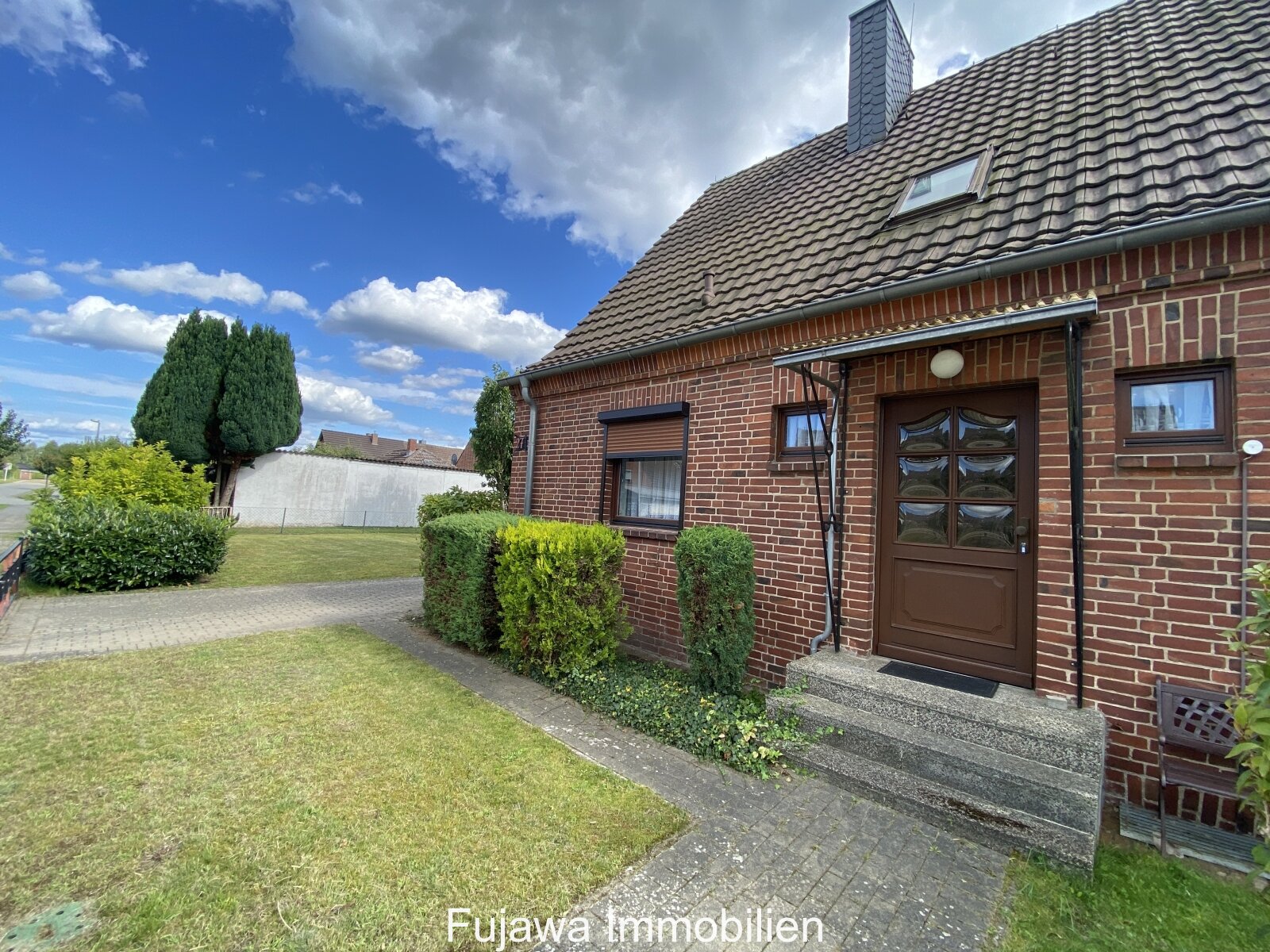 Mirow: neuer Preis! Doppelhaushälfte mit Gästewohnung und Garage in Mirow  Mirow: neuer Preis! Doppelhaushälfte mit Gästewohnung und Garage in Mirow