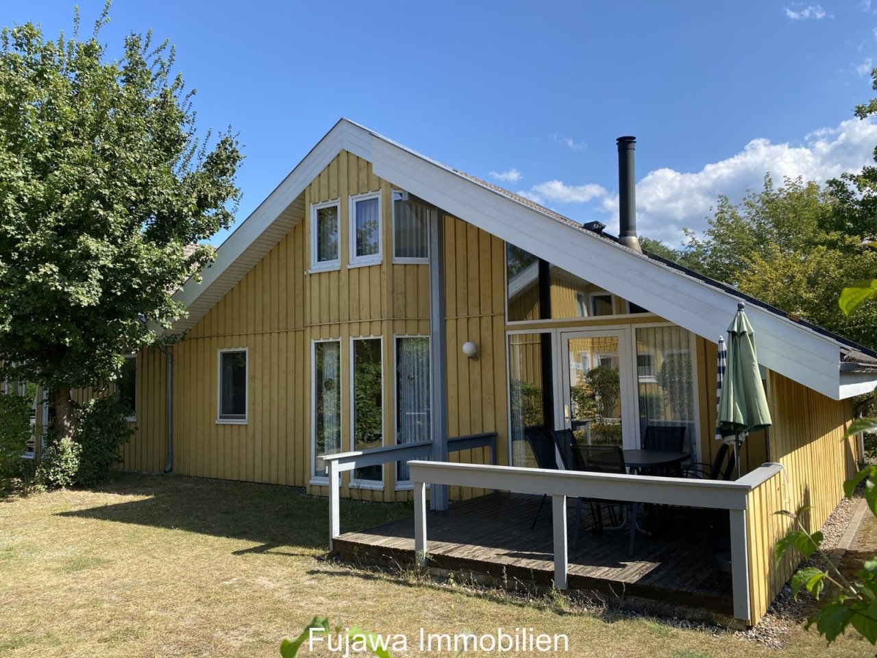 Haus mit Terrasse und Garten Haus mit Terrasse und Garten