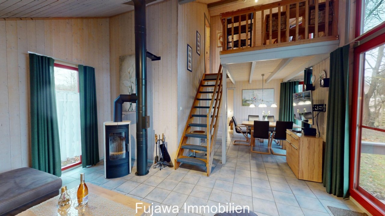 Wohnzimmer mit Treppe zur Galerie Wohnzimmer mit Treppe zur Galerie