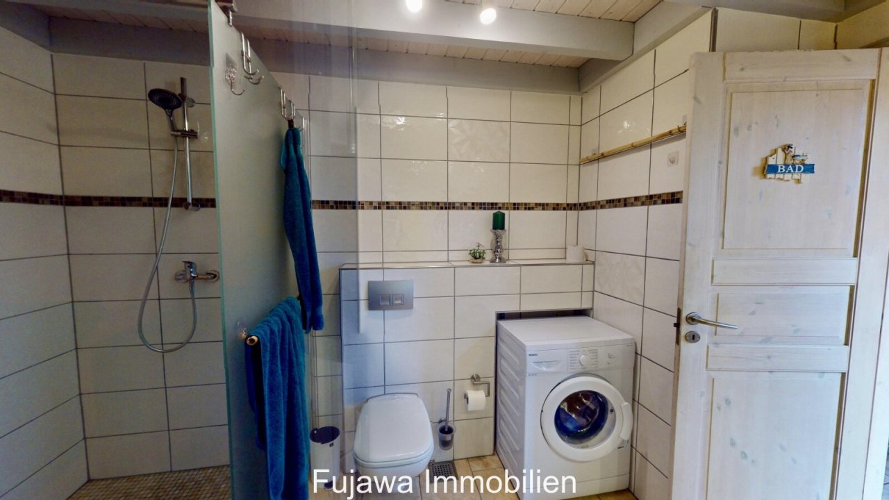 Bad ebenerdige Dusche Hänge-WC und Waschmaschine Bad ebenerdige Dusche Hänge-WC und Waschmaschine