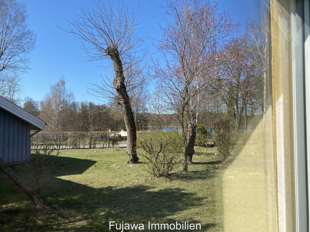 (See) Blick aus dem Wohnzimmerfenster (See) Blick aus dem Wohnzimmerfenster
