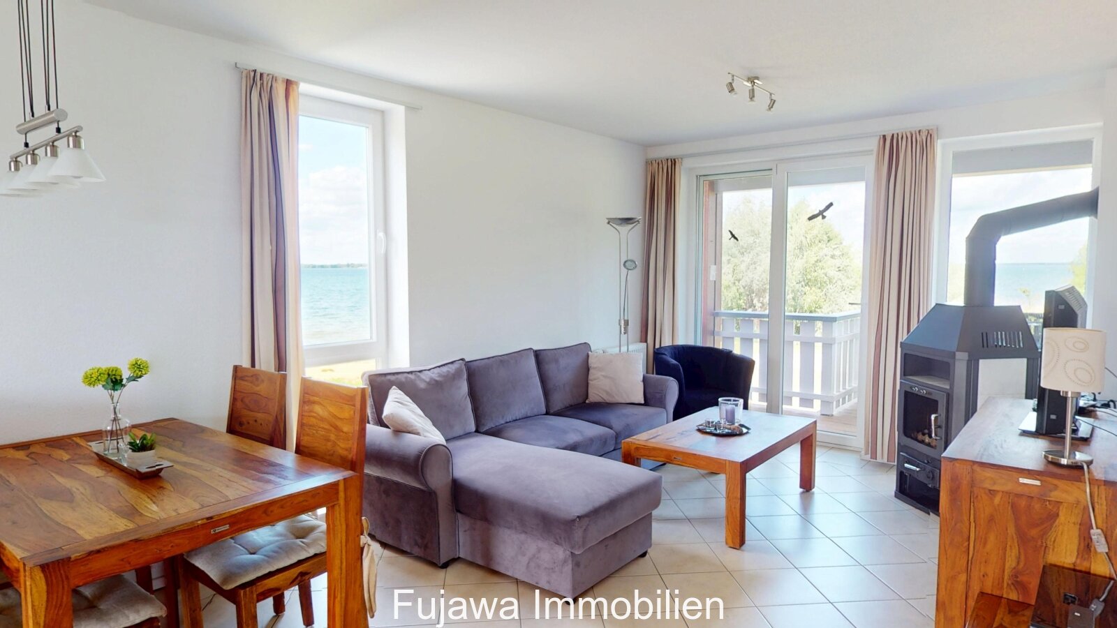 Wohn- und Essbereich mit Kamin Wohn- und Essbereich mit Kamin
