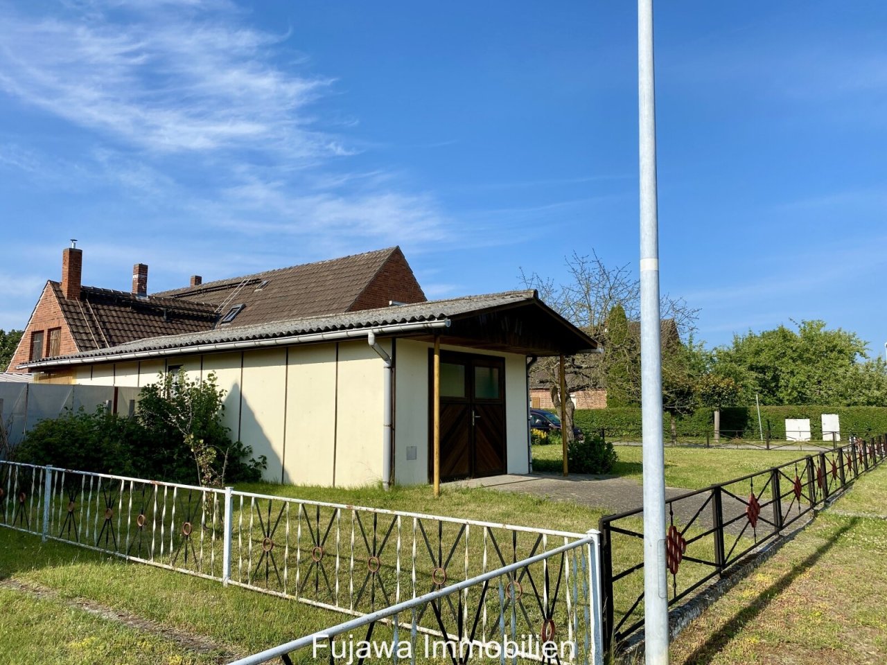 Ansicht Grundstück mit Garage Ansicht Grundstück mit Garage