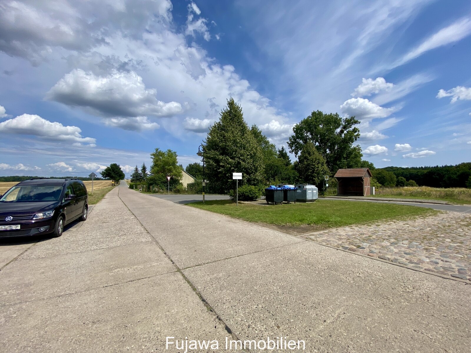Groß Kelle Ortseingang und Bushaltestelle Groß Kelle Ortseingang und Bushaltestelle