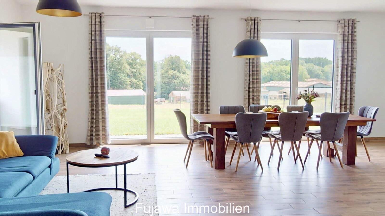 Wohnzimmer mit Blick in den Garten Wohnzimmer mit Blick in den Garten