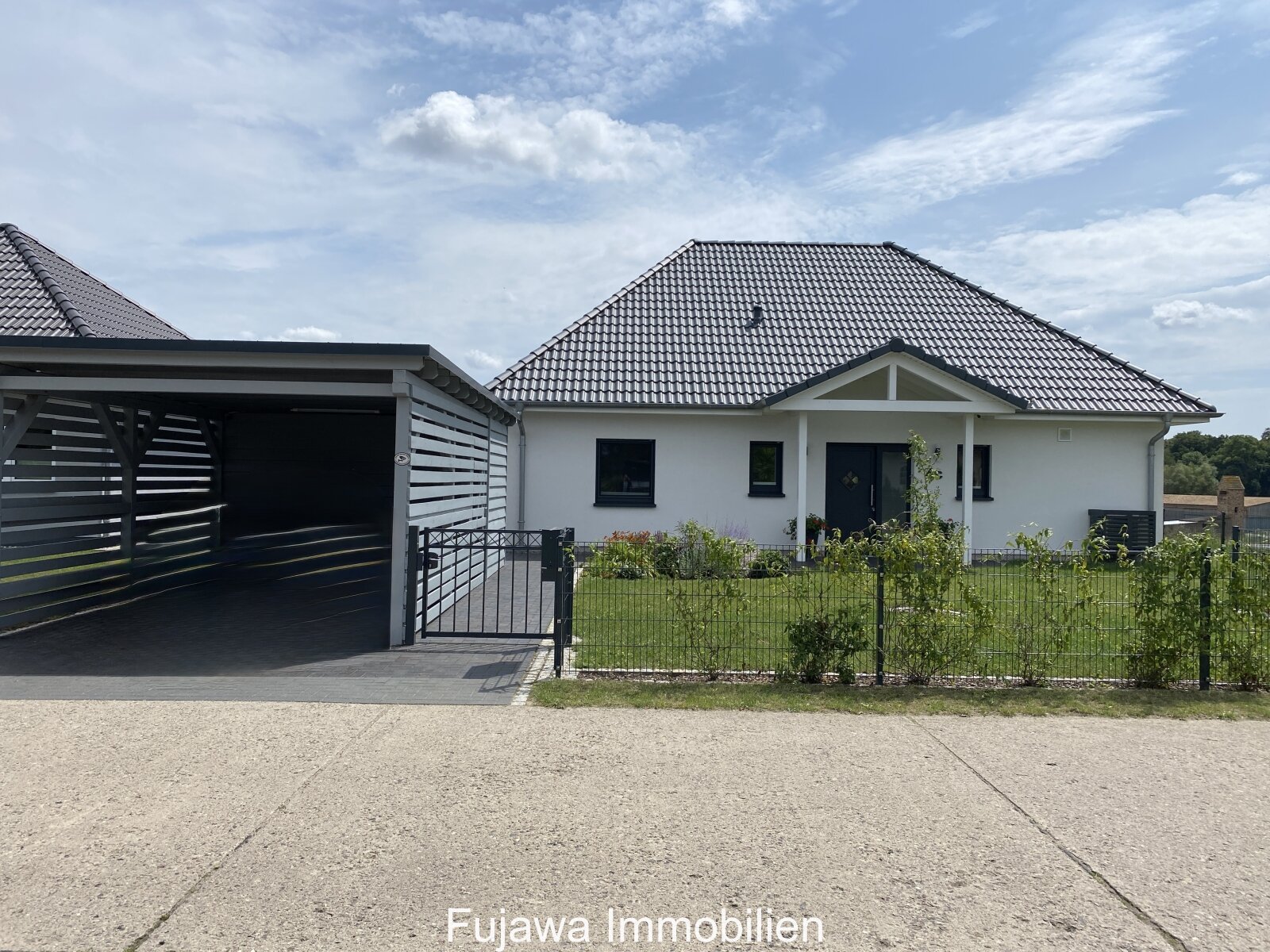 Haus Eingang und Carport Haus Eingang und Carport