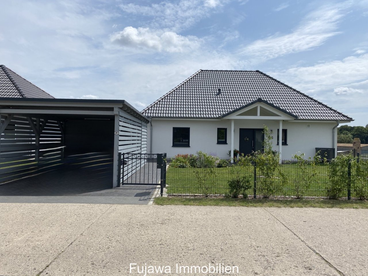 Haus Eingang und Carport Haus Eingang und Carport