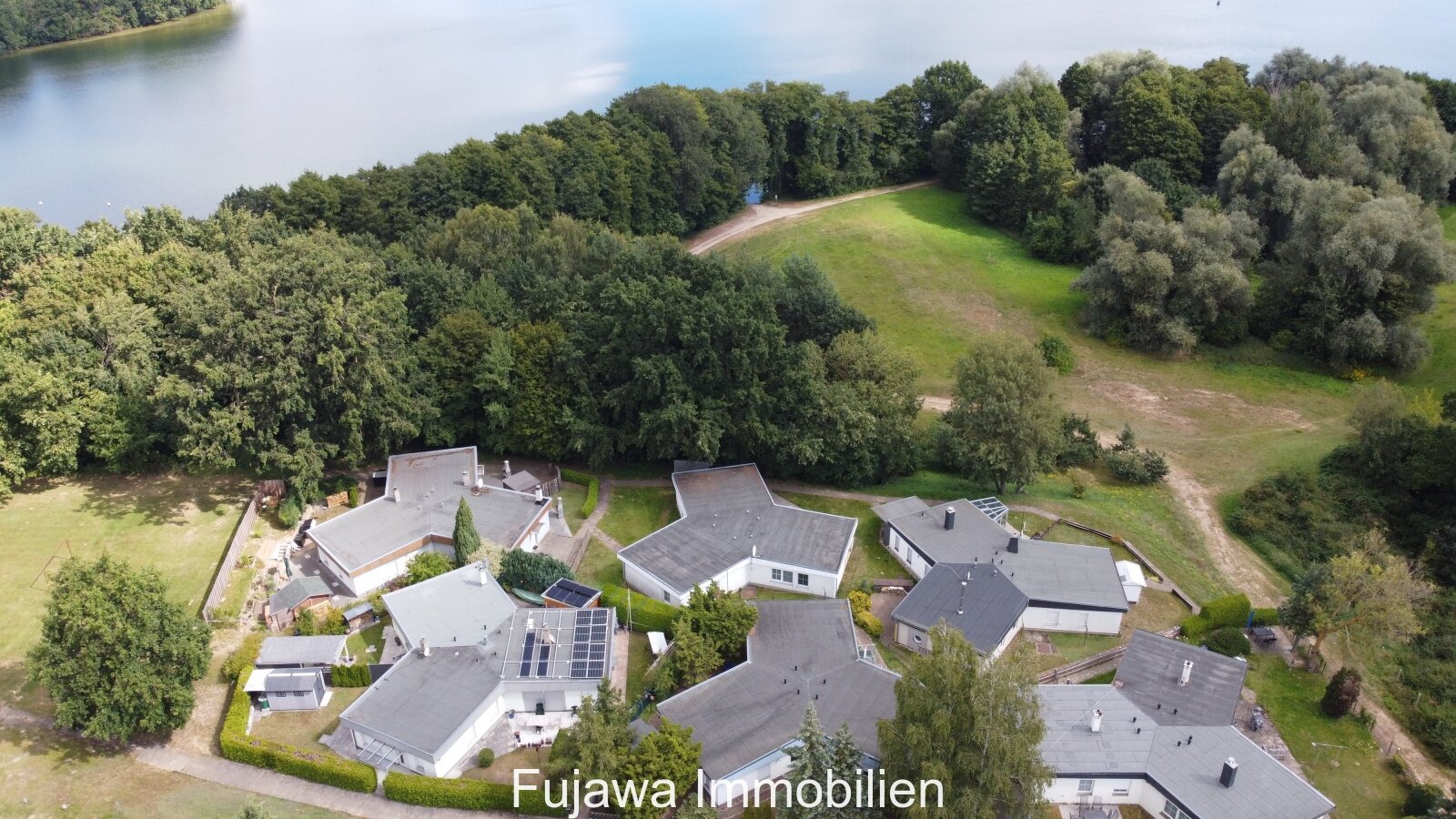 Luftbild Sternsiedlung und schwarzer See Luftbild Sternsiedlung und schwarzer See