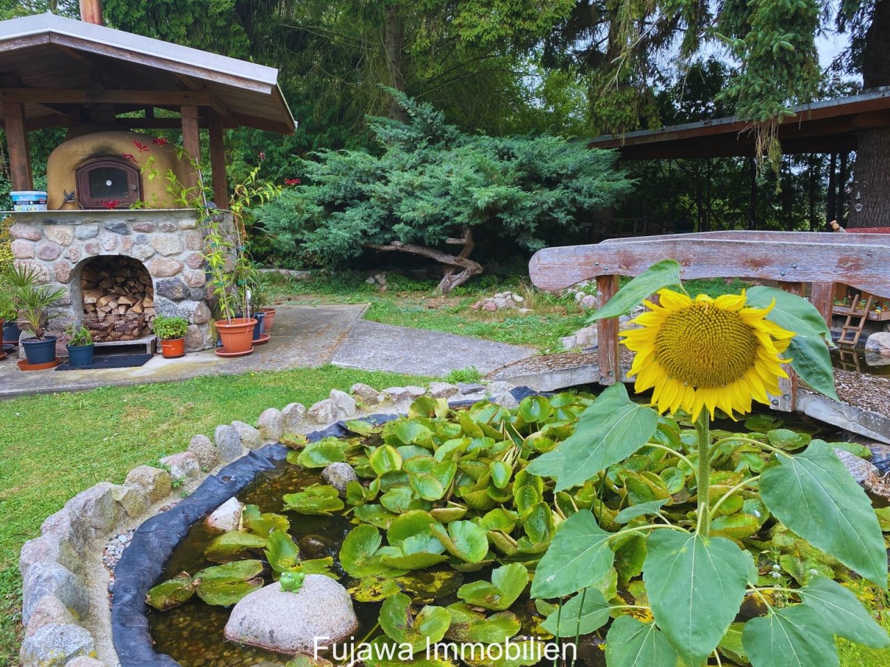 Teich und Backofen im Garten