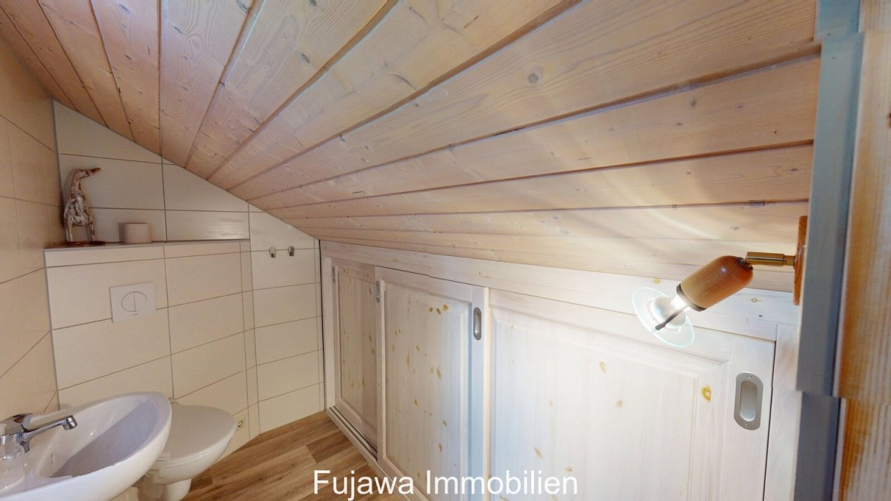 WC oben und Einbauschrank