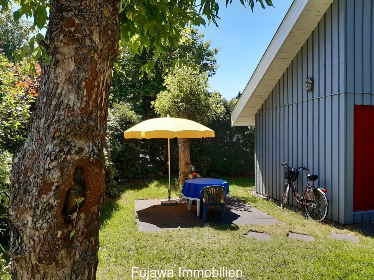 sonniger Frühstücks-Platz