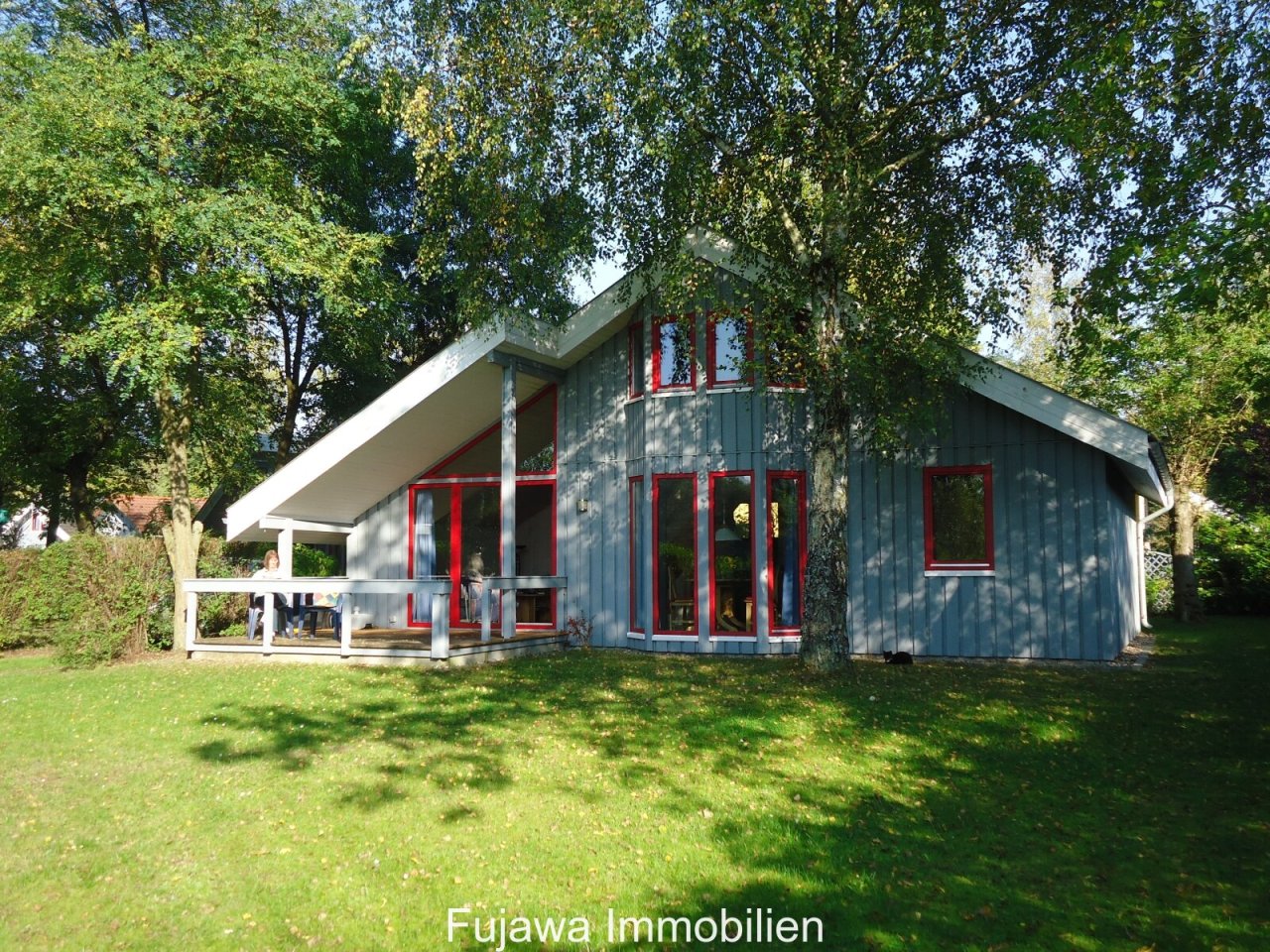 Ansicht Haus mit Terrasse zur Westseite