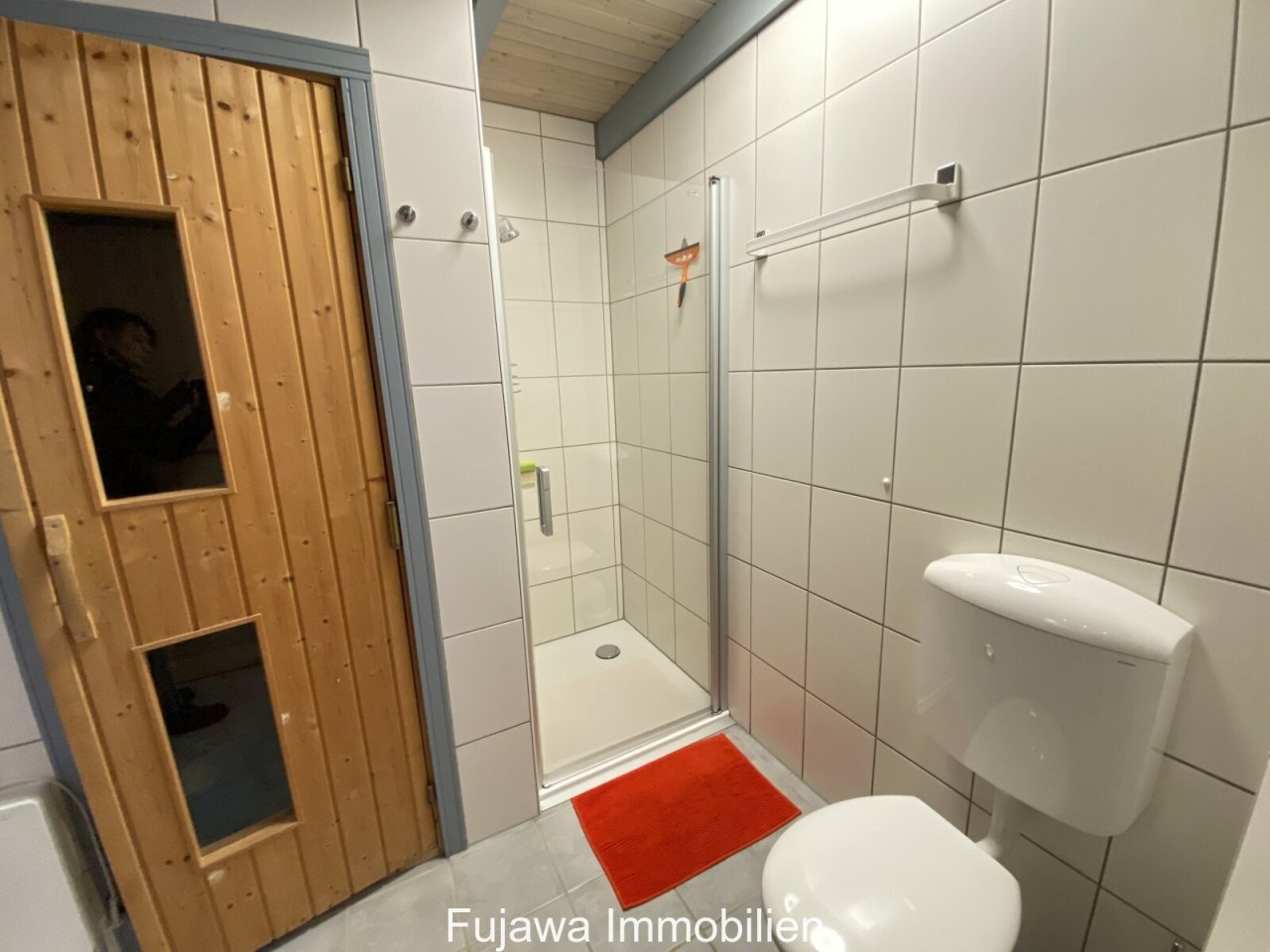 Bad mit Sauna und Dusche