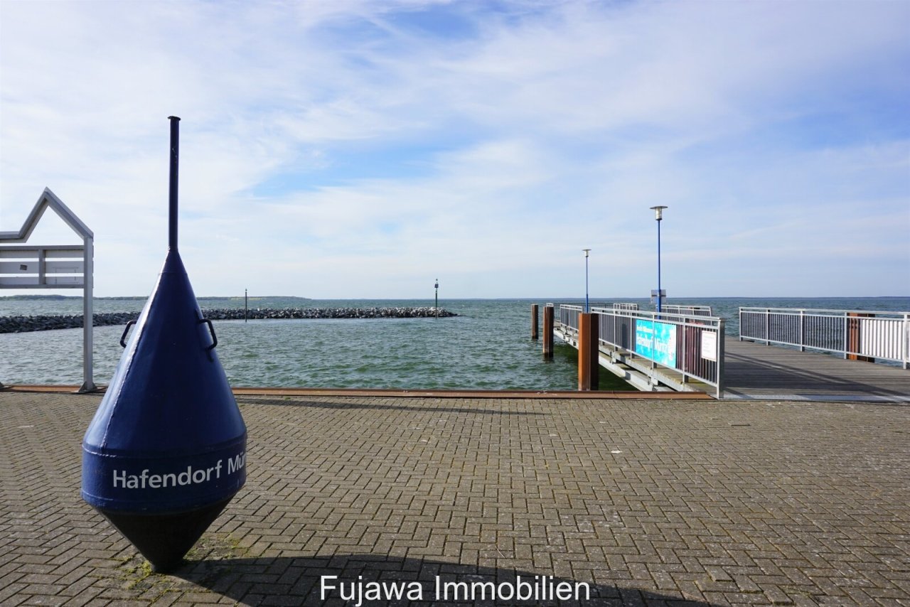 Anlegestelle der weissen Flotte im Hafendorf Müritz 
