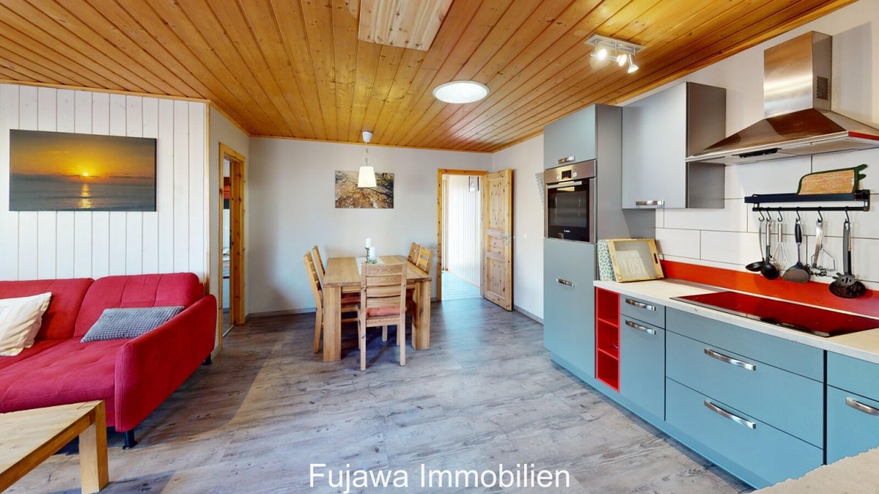 Wohn- und Esszimmer mit offener Küche