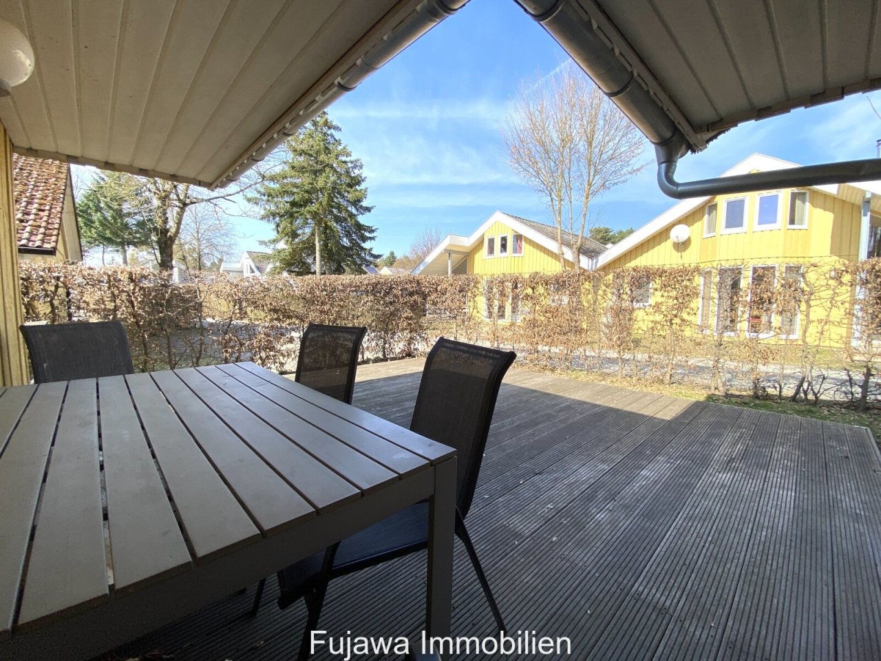 Terrasse teilüberdacht