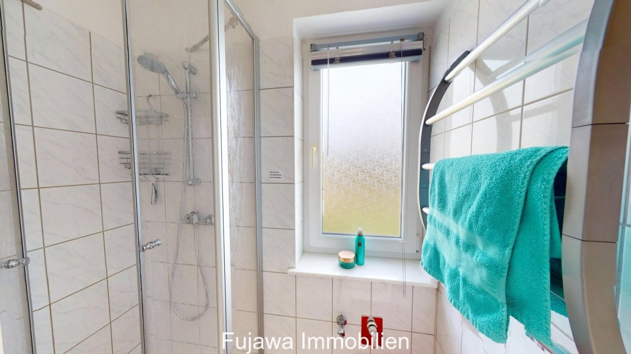 Dusche und Waschmaschinenanschluss Dusche und Waschmaschinenanschluss