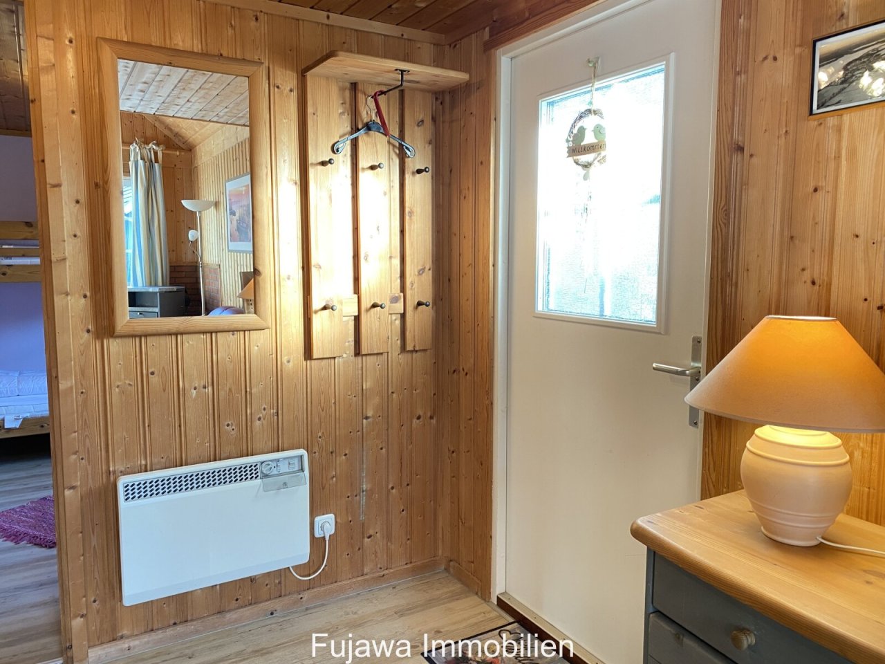 Eingang mit Garderobe Eingang mit Garderobe