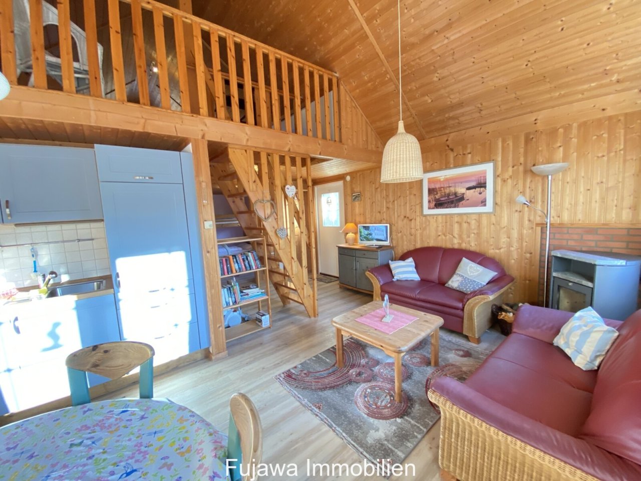 offenes Wohn- und Esszimmer mit Blick zur Galerie offenes Wohn- und Esszimmer mit Blick zur Galerie