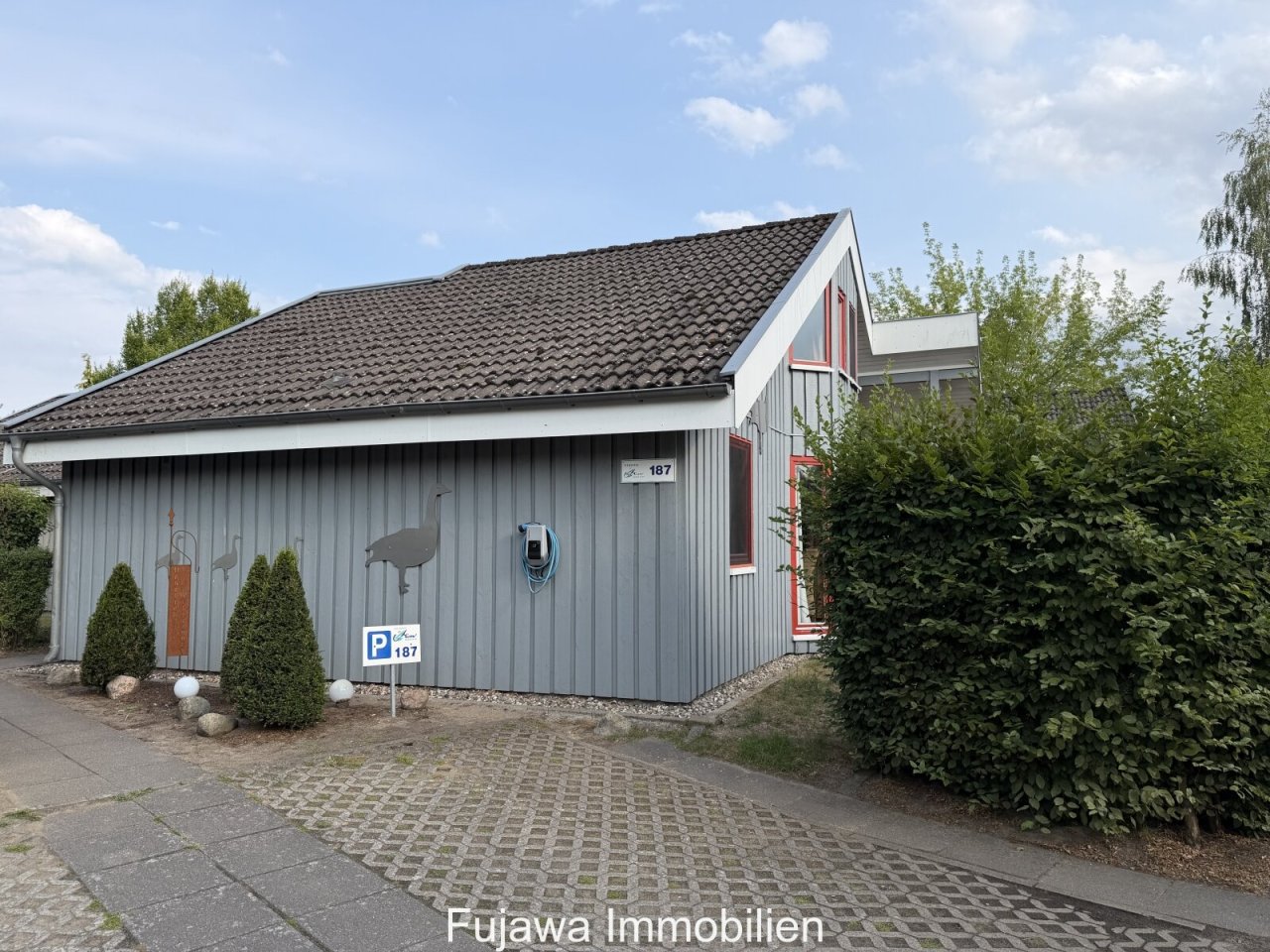 Stellplatz mit Wallbox direkt am Haus Stellplatz mit Wallbox direkt am Haus