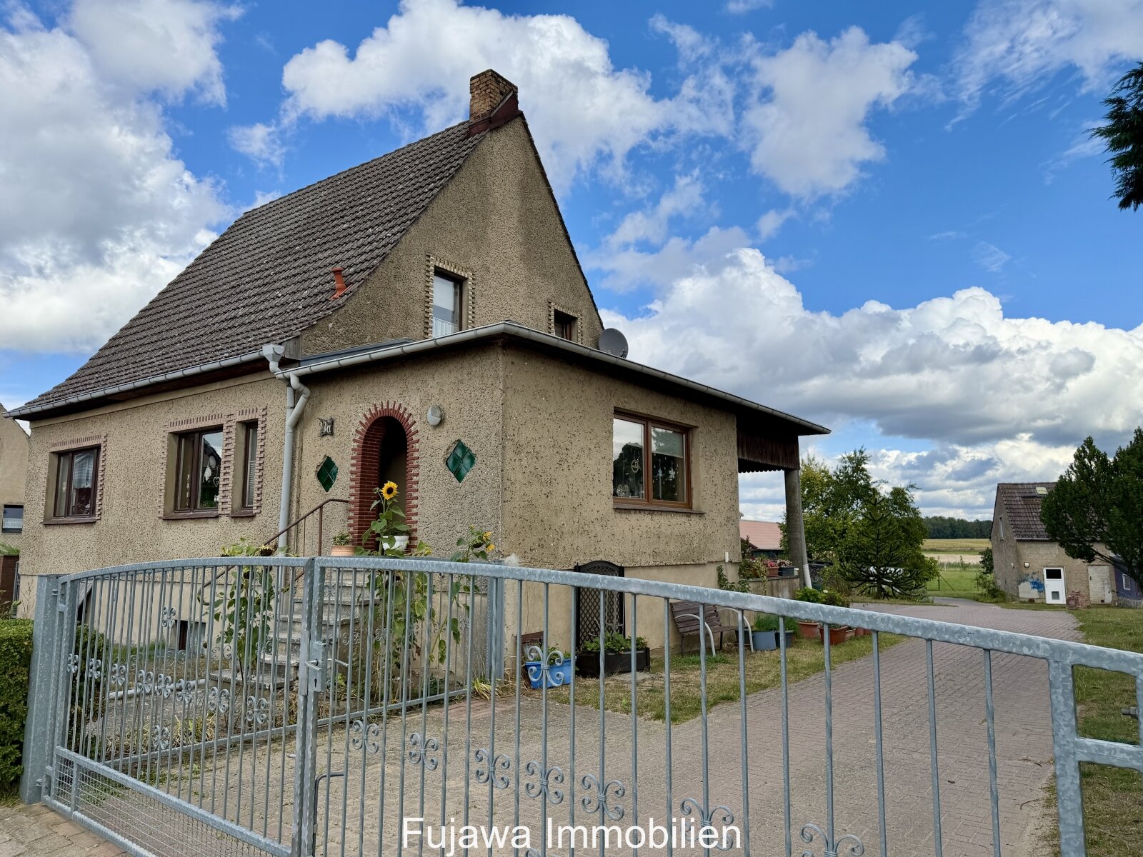 Ansicht Straßenseite Ansicht Straßenseite