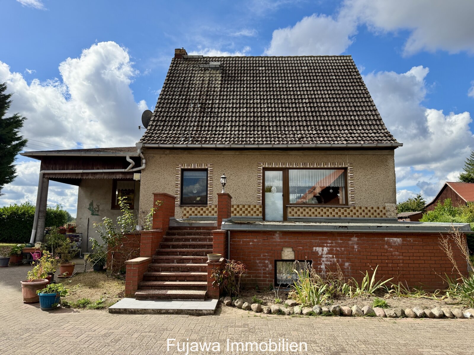 Ansicht Haus Gartenseite mit Terrasse Ansicht Haus Gartenseite mit Terrasse