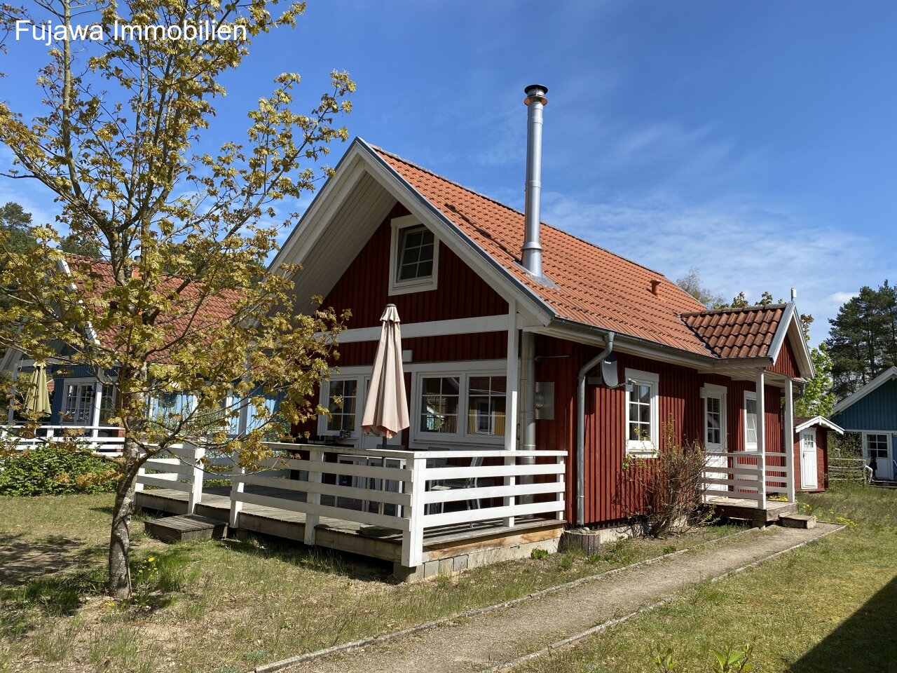 Ansicht Eingangsseite und Terrasse