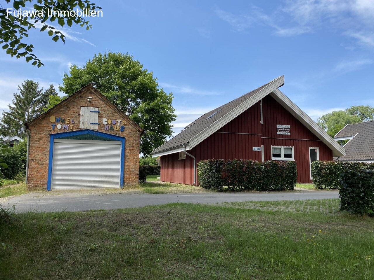 Ansicht Haus und Garage